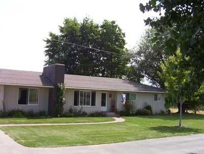 171 Schlect Road Yakima, WA 98908 - Photo 1 of 8 a front view of a house with a garden