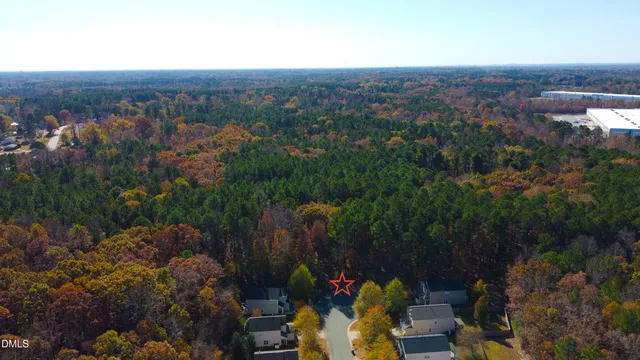 a view of a houses with a yard