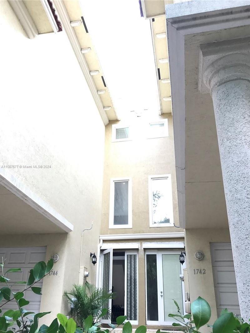 1744 North Dixie Hwy  