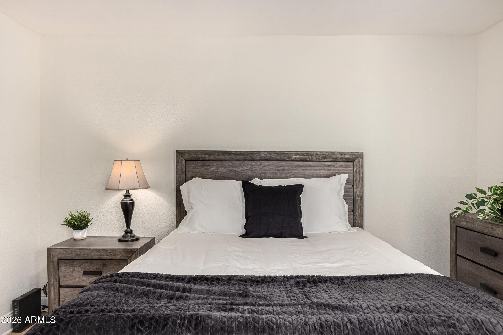 5877 North Granite Reef Road, Unit 1133 Scottsdale, AZ 85250 - Photo 20 of 33 a bedroom with a bed and a lamp