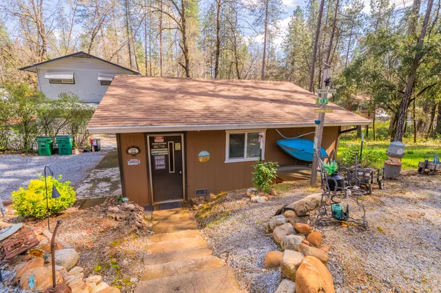 $275,000 | 18071 Pine Street, Lakehead, CA 96051