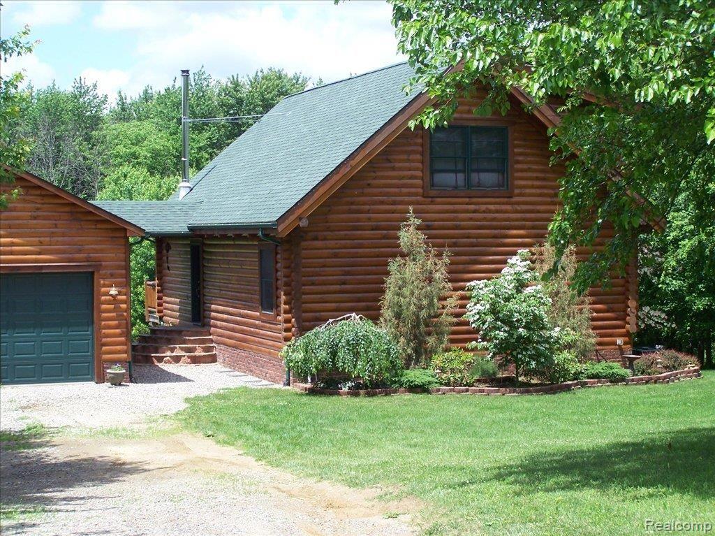 2530 South Bull Run Road Fowlerville, MI 48836 - Photo 1 of 20 BEAUTIFUL LOG HOME ON 3.5 AC.