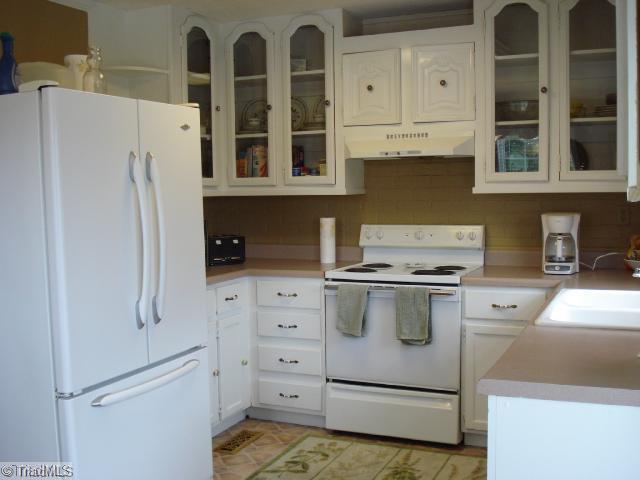 534 Wildlife Road Lexington, NC 27292 - Photo 4 of 16 Kitchen.