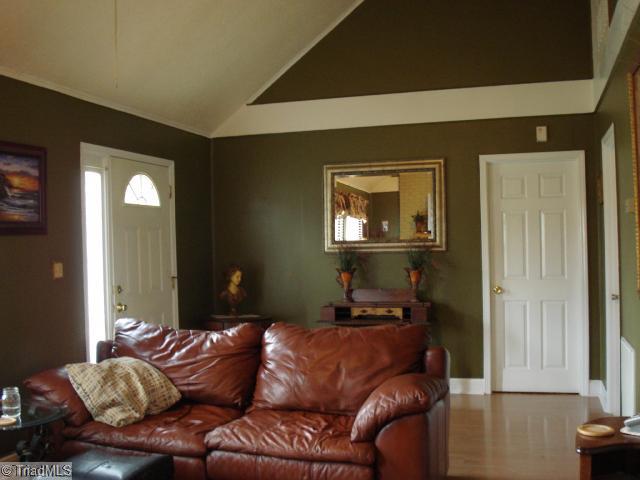 534 Wildlife Road Lexington, NC 27292 - Photo 7 of 16 Living Room.