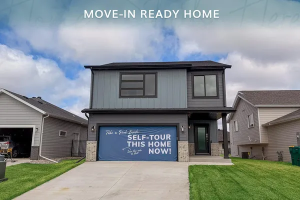 $385,999 | 7889 Cottonwood Boulevard, Horace, ND 58047