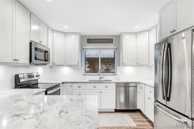 $349,000 | 2005 Meadowtree Lane, Kirkwood, MO 63122