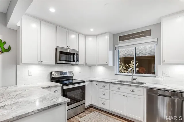 $349,000 | 2005 Meadowtree Lane, Kirkwood, MO 63122