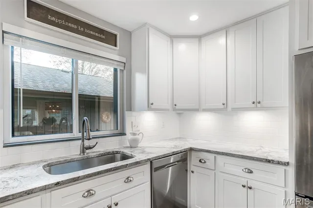 $349,000 | 2005 Meadowtree Lane, Kirkwood, MO 63122