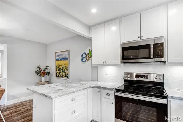 $349,000 | 2005 Meadowtree Lane, Kirkwood, MO 63122