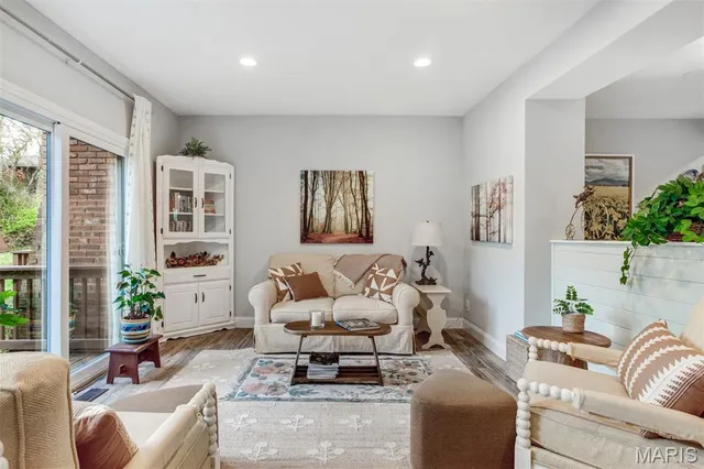 $349,000 | 2005 Meadowtree Lane, Kirkwood, MO 63122