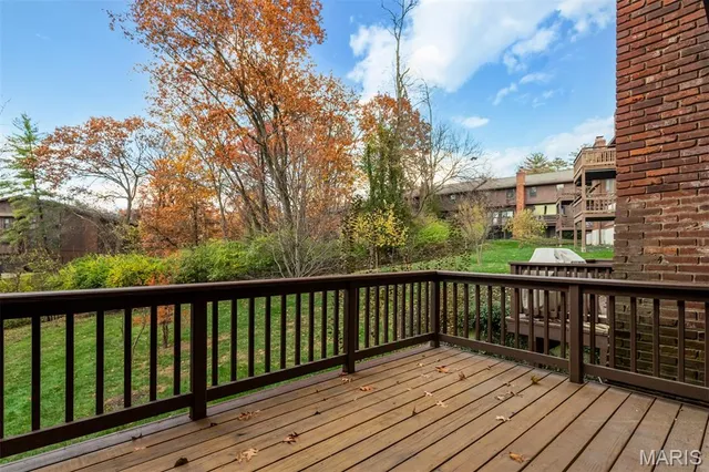 $349,000 | 2005 Meadowtree Lane, Kirkwood, MO 63122