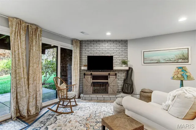 $349,000 | 2005 Meadowtree Lane, Kirkwood, MO 63122