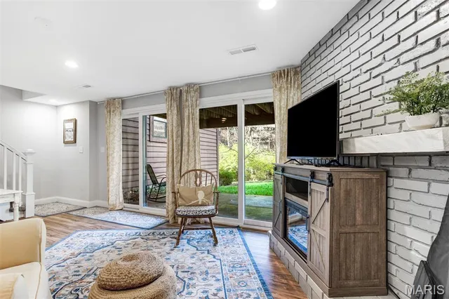 $349,000 | 2005 Meadowtree Lane, Kirkwood, MO 63122