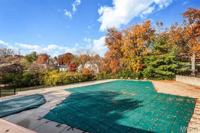 $349,000 | 2005 Meadowtree Lane, Kirkwood, MO 63122