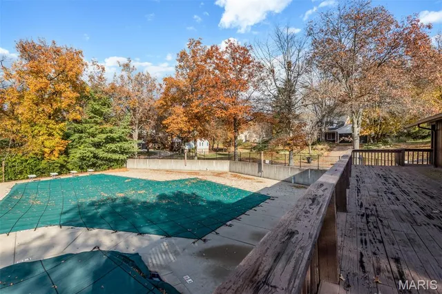 $349,000 | 2005 Meadowtree Lane, Kirkwood, MO 63122