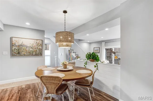 $349,000 | 2005 Meadowtree Lane, Kirkwood, MO 63122