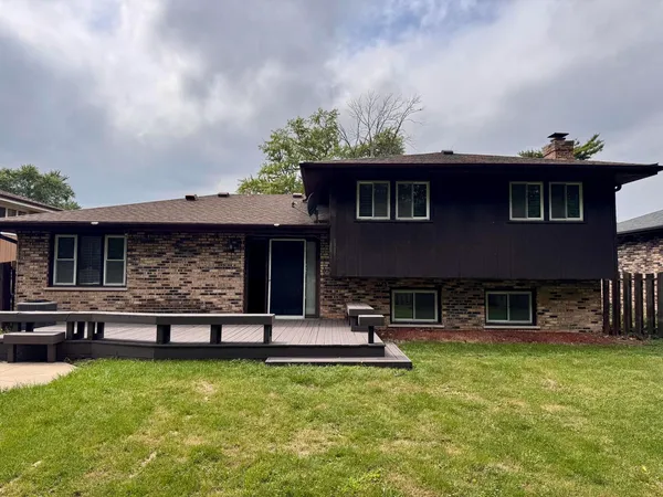 $261,000 | 17945 Maple Street, Lansing, IL 60438
