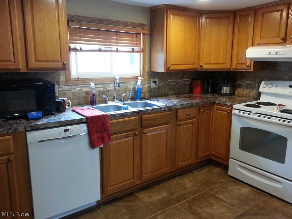 1629 Ridge Road Northeast New Philadelphia, OH 44663 - Photo 2 of 7 Gallery Image 2