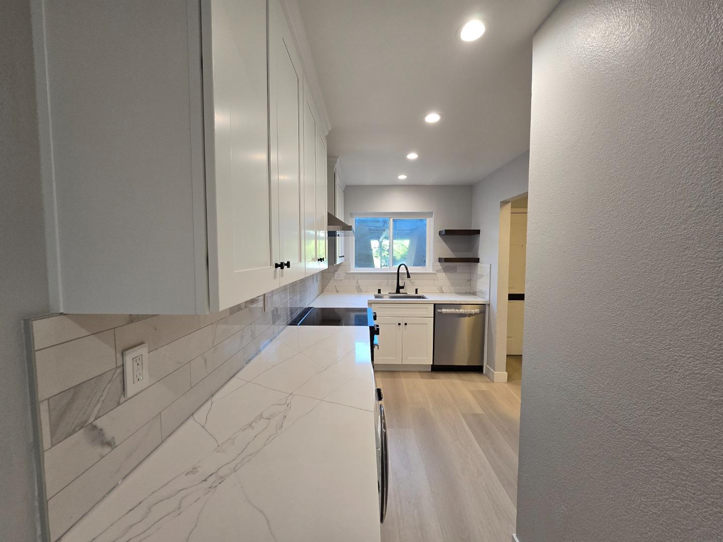 840 Quince Avenue, Unit 27 Santa Clara, CA 95051 - Photo 3 of 35