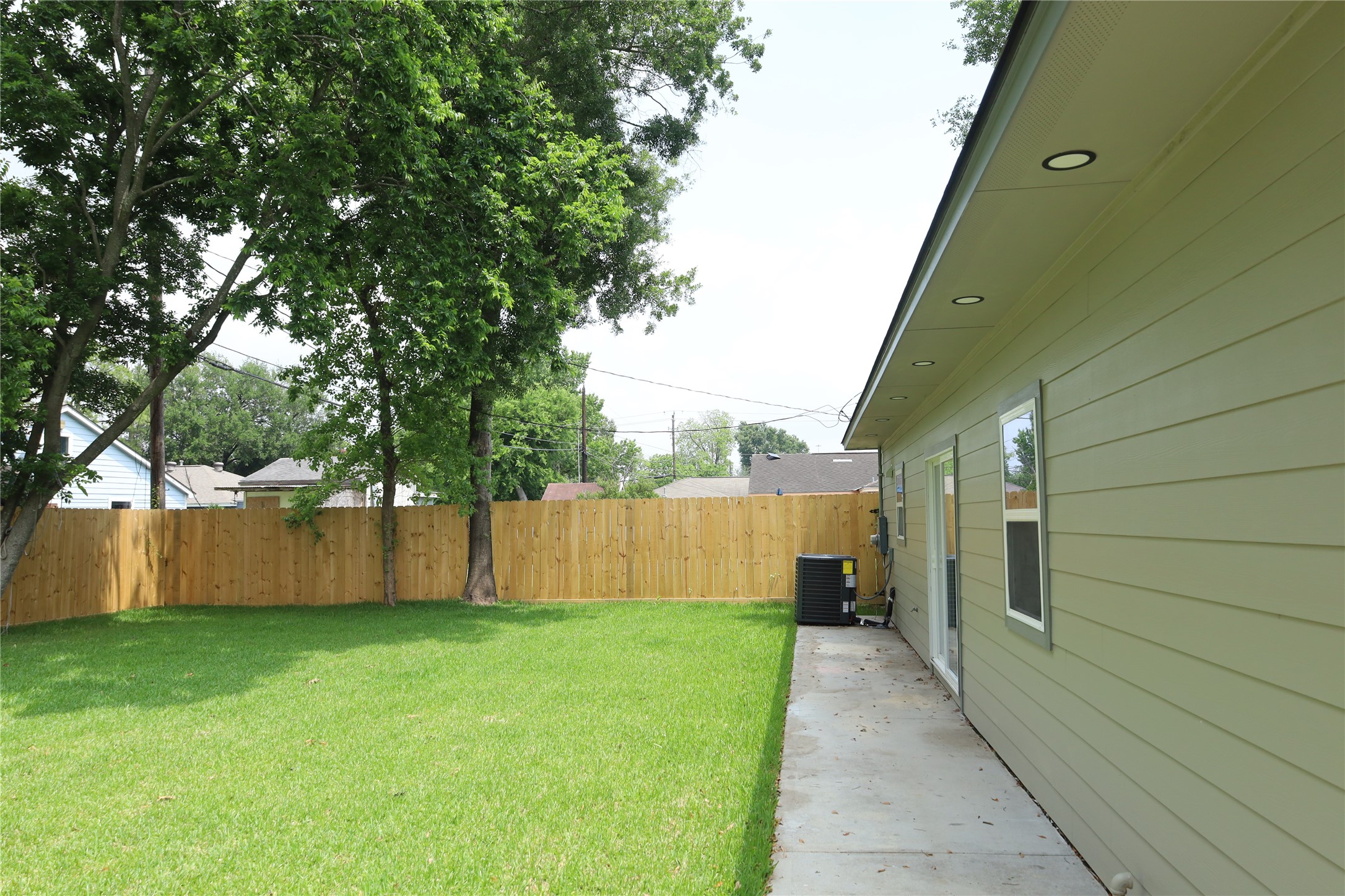 4047 Juliet Street Houston, TX 77087 - Photo 36 of 38 a view of a back yard