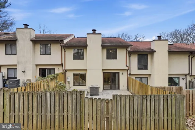 $580,000 | 2316 Glade Bank Way, Reston, VA 20191