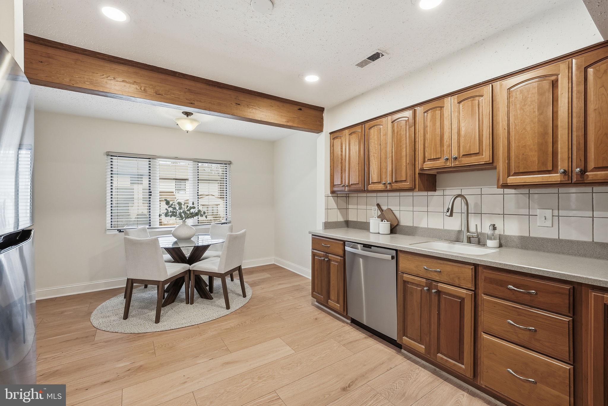 2316 Glade Bank Way Reston, VA 20191 - Photo 4 of 26