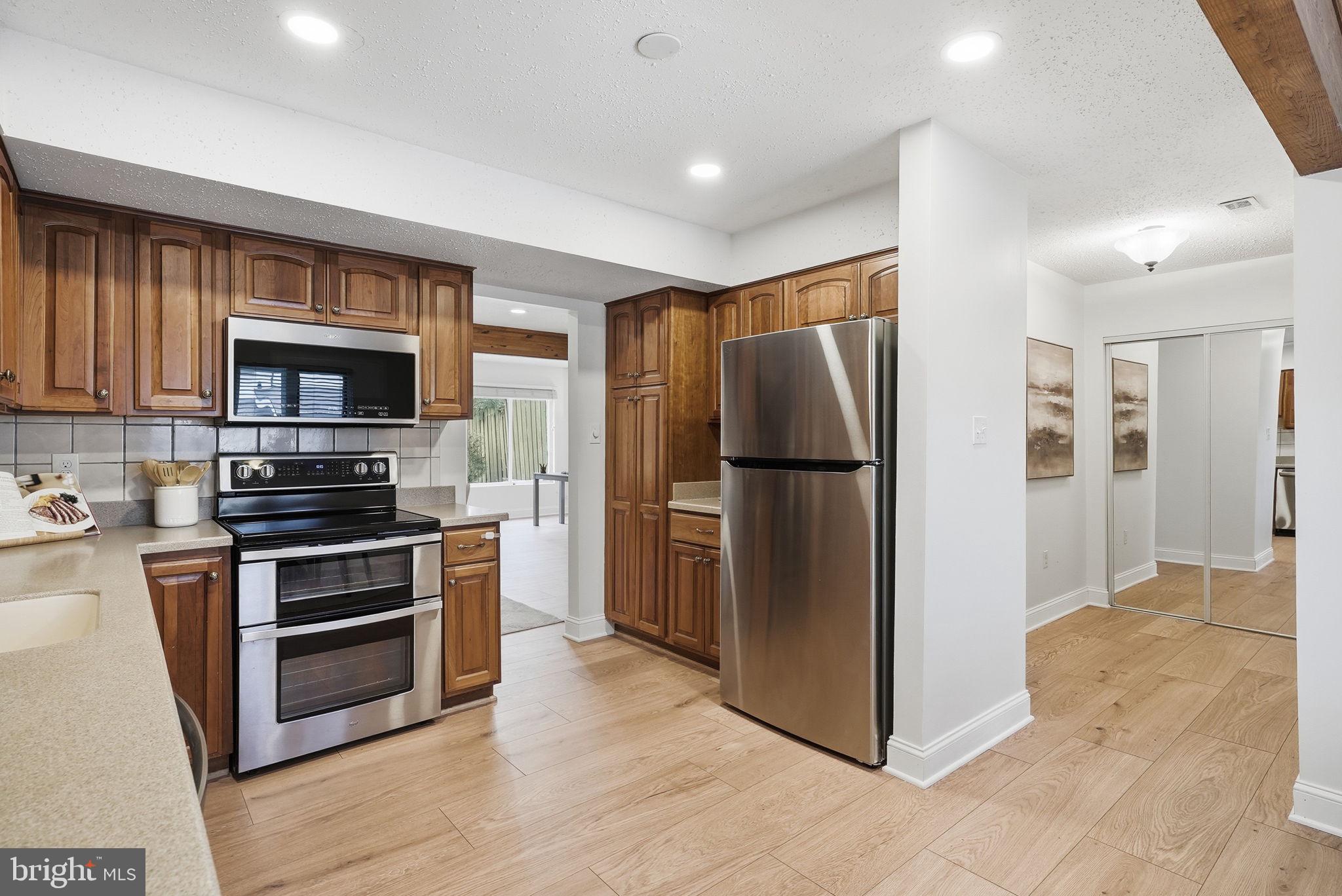 2316 Glade Bank Way Reston, VA 20191 - Photo 5 of 26