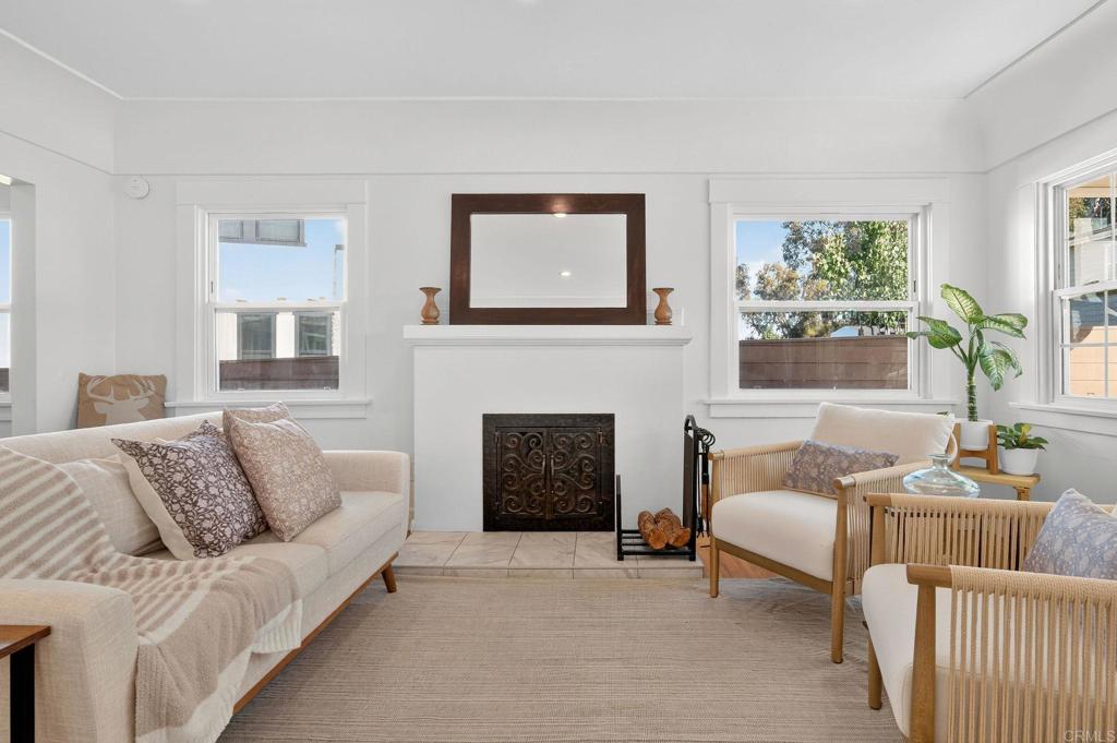 2930 Copley Avenue San Diego, CA 92116 - Photo 8 of 32 Living Room