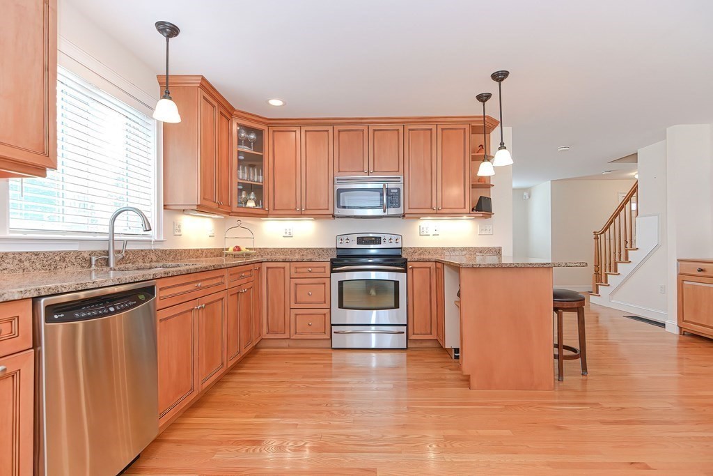 265 Plimpton Street, Unit 265 Walpole, MA 02081 - Photo 4 of 36 Gallery Image 4