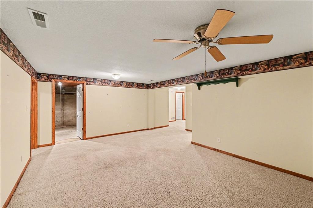 2448 Southwest Golf View Court Topeka, KS 66614 - Photo 20 of 30