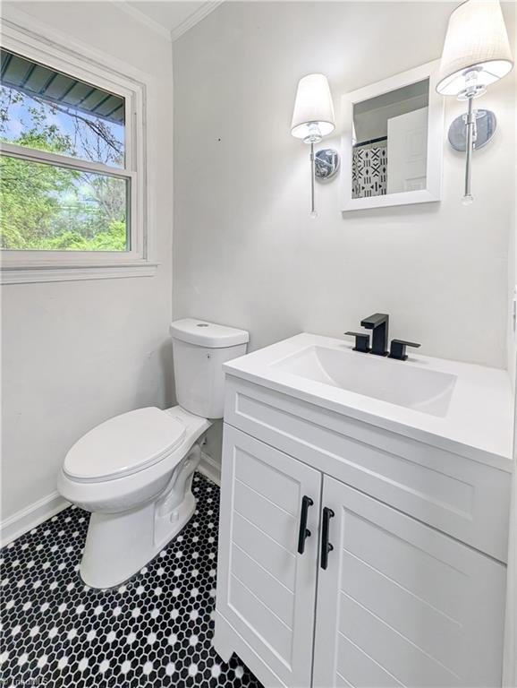 1614 Willow Road Greensboro, NC 27401 - Photo 14 of 16 Bathroom