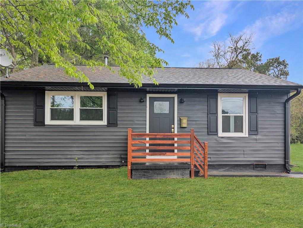 1614 Willow Road Greensboro, NC 27401 - Photo 2 of 16 Grass virtually enhanced