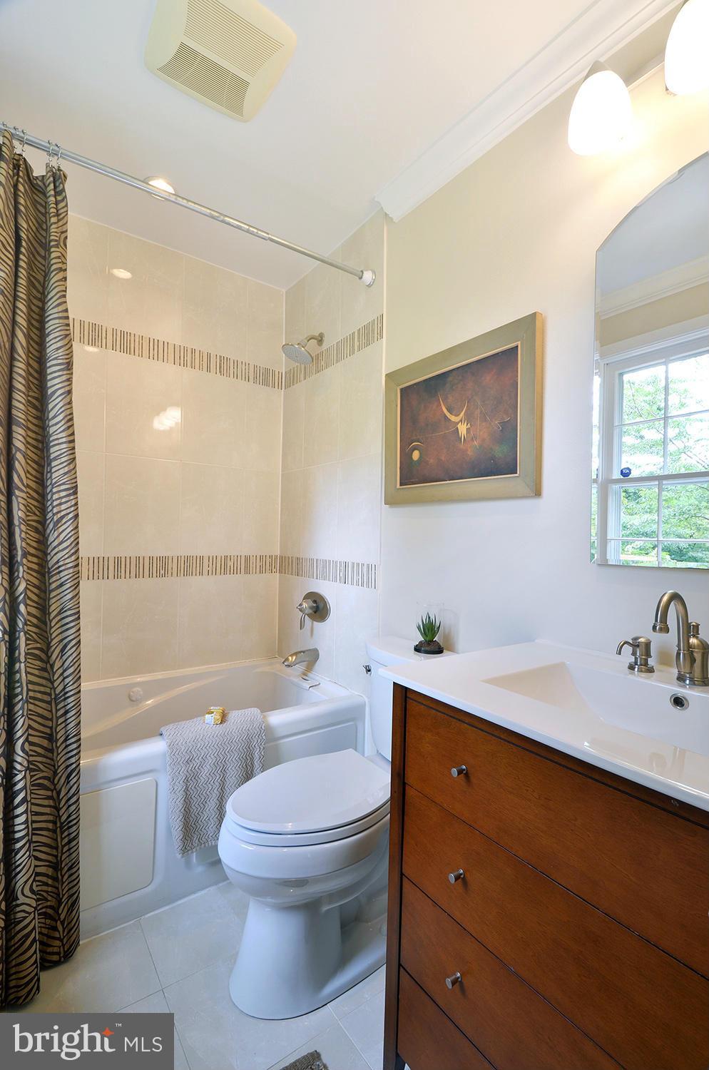 5107 Sangamore Road Bethesda, MD 20816 - Photo 17 of 30 Bath (Master)