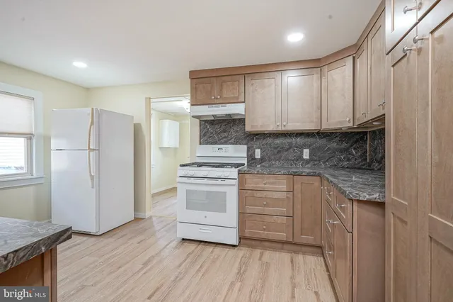 $2,100 | 19 East Millbrooke Avenue, Woodstown, NJ 08098