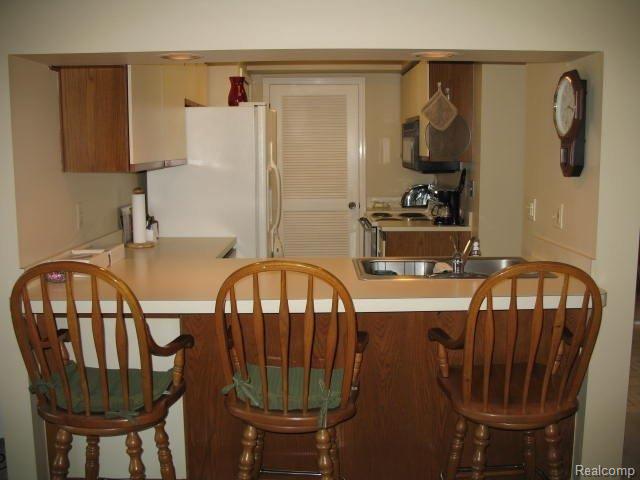 1551 Meadowside Drive, Unit 181 Rochester, MI 48307 - Photo 3 of 8 Snack Bar