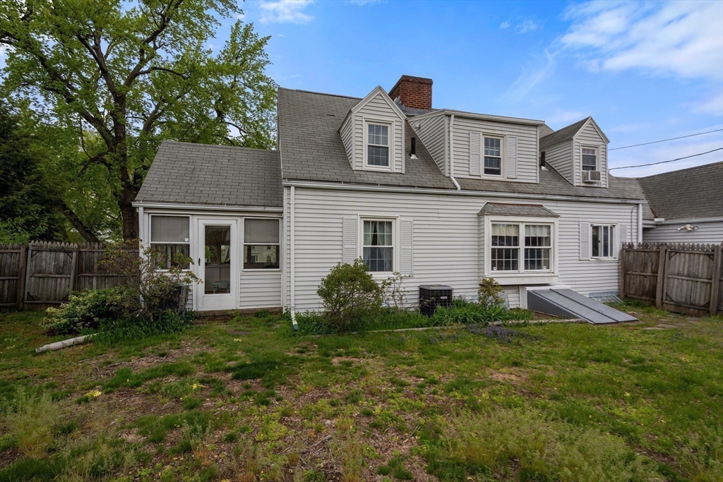 39 Pleasant Street Holyoke, MA 01040 - Photo 27 of 29