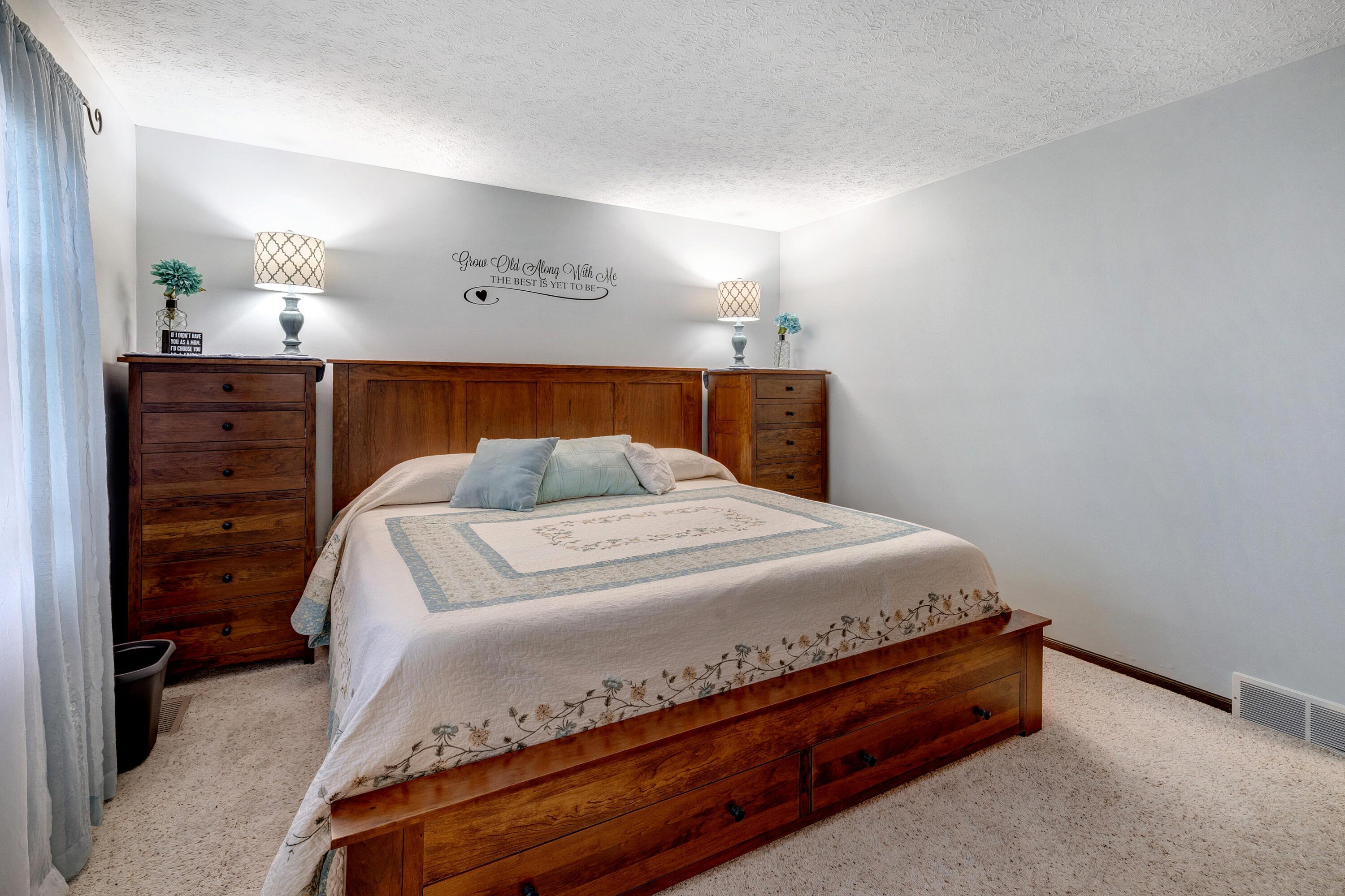 6186 Feder Road Columbus, OH 43228 - Photo 22 of 53 Owner's Suite