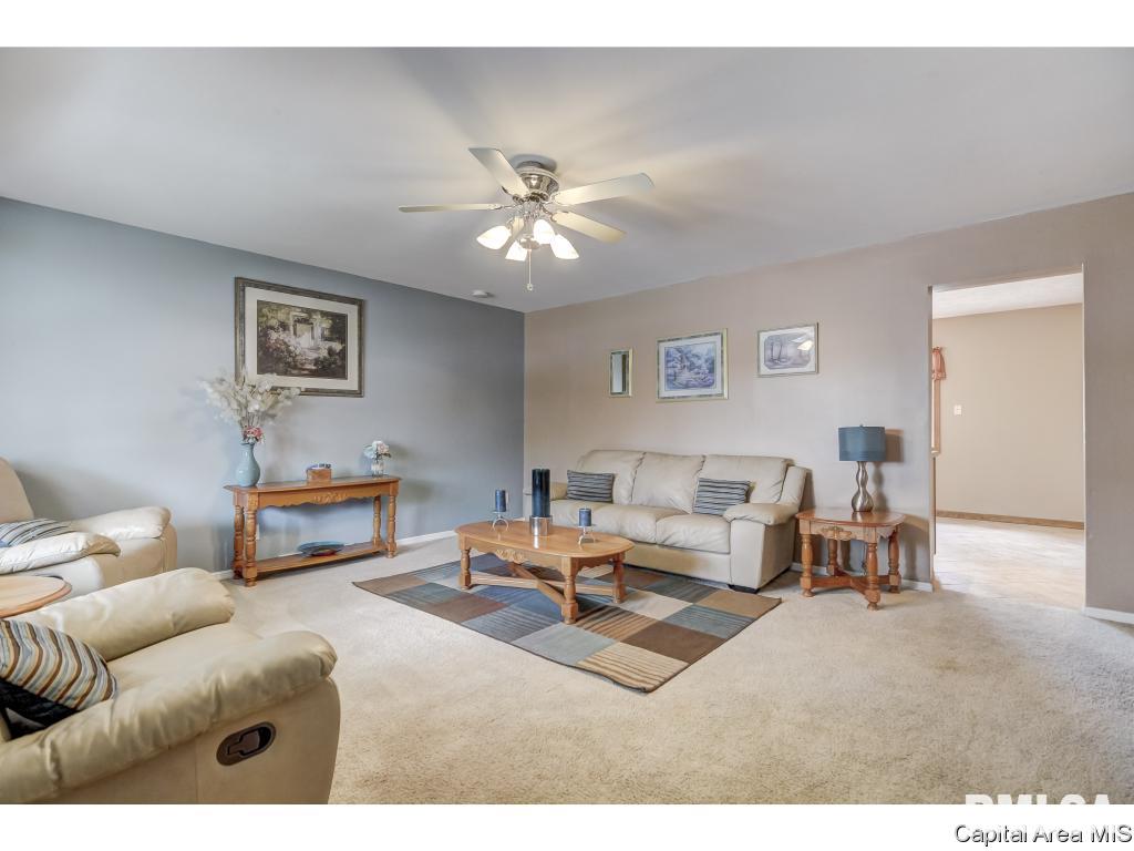 9 Lariat Drive Springfield, IL 62702 - Photo 3 of 36