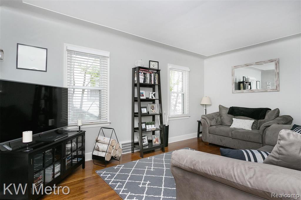 2369 Cambridge Road Berkley, MI 48072 - Photo 2 of 31