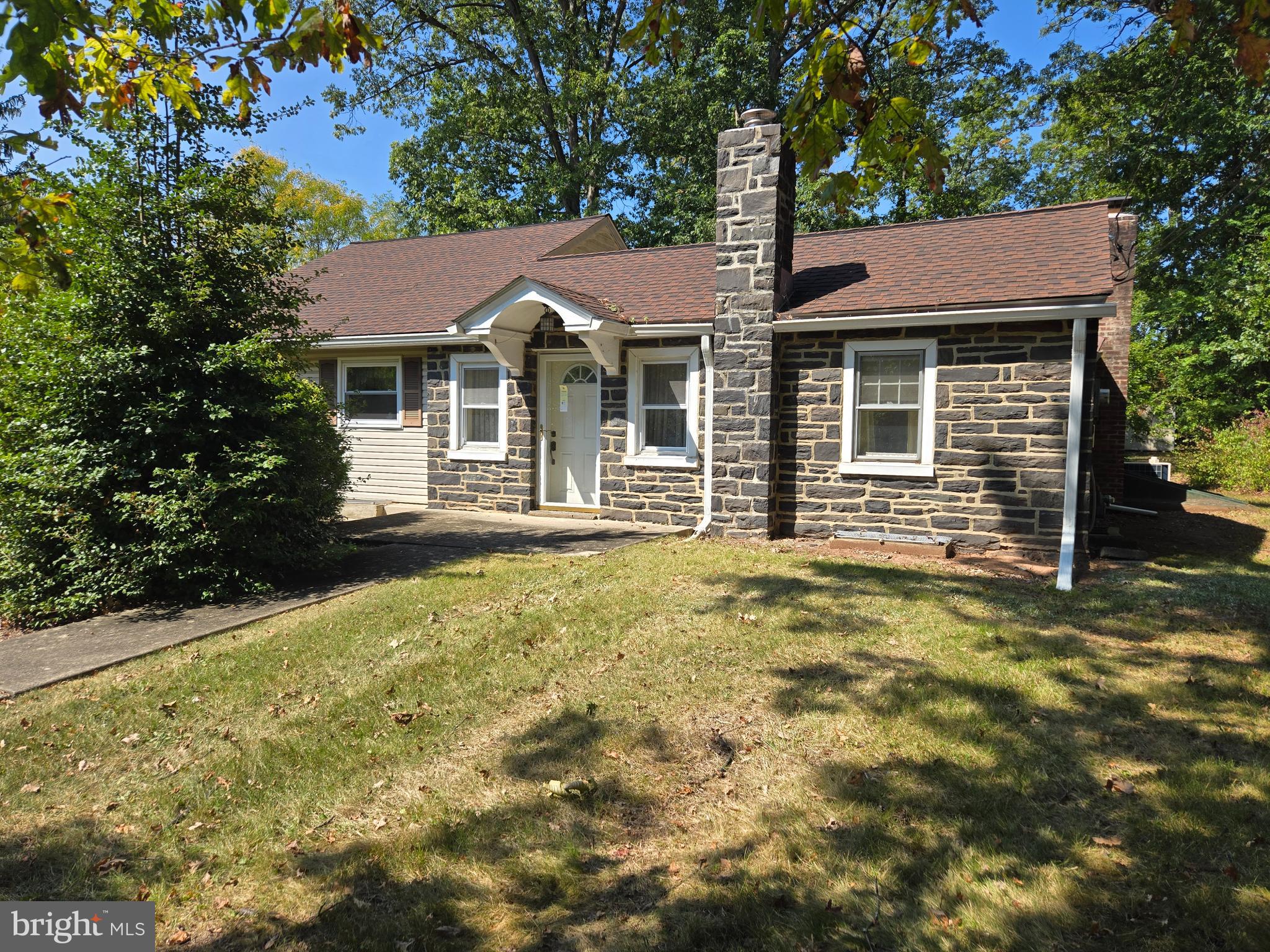 1242 West Orvilla Road Hatfield, PA 19440 - Photo 2 of 25