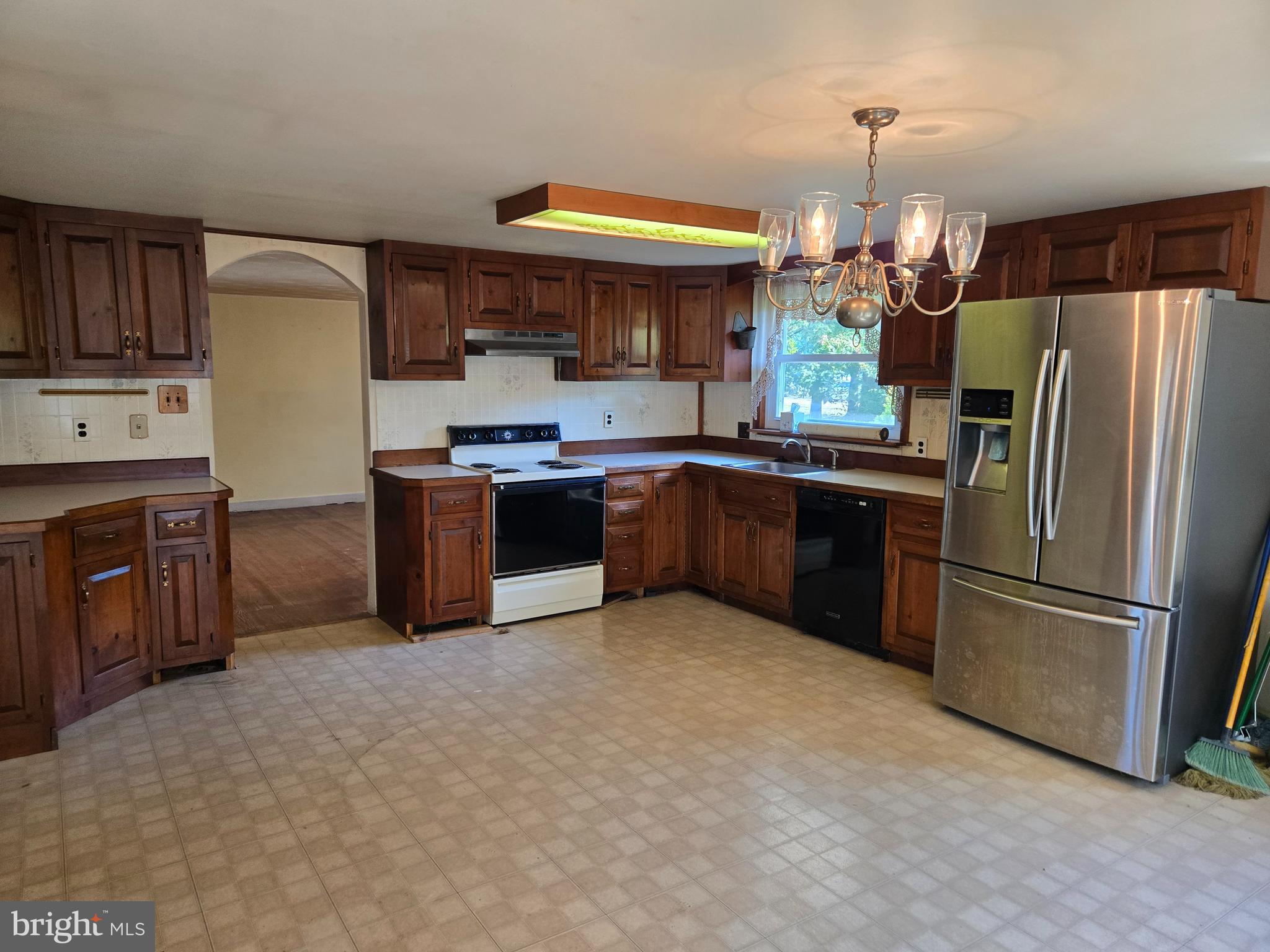 1242 West Orvilla Road Hatfield, PA 19440 - Photo 3 of 25