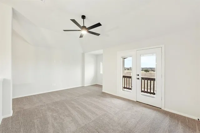 a view of a livingroom with a ceiling fan