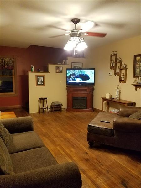 943 Rutledge Road Transfer, PA 16154 - Photo 3 of 8 Gallery Image 3