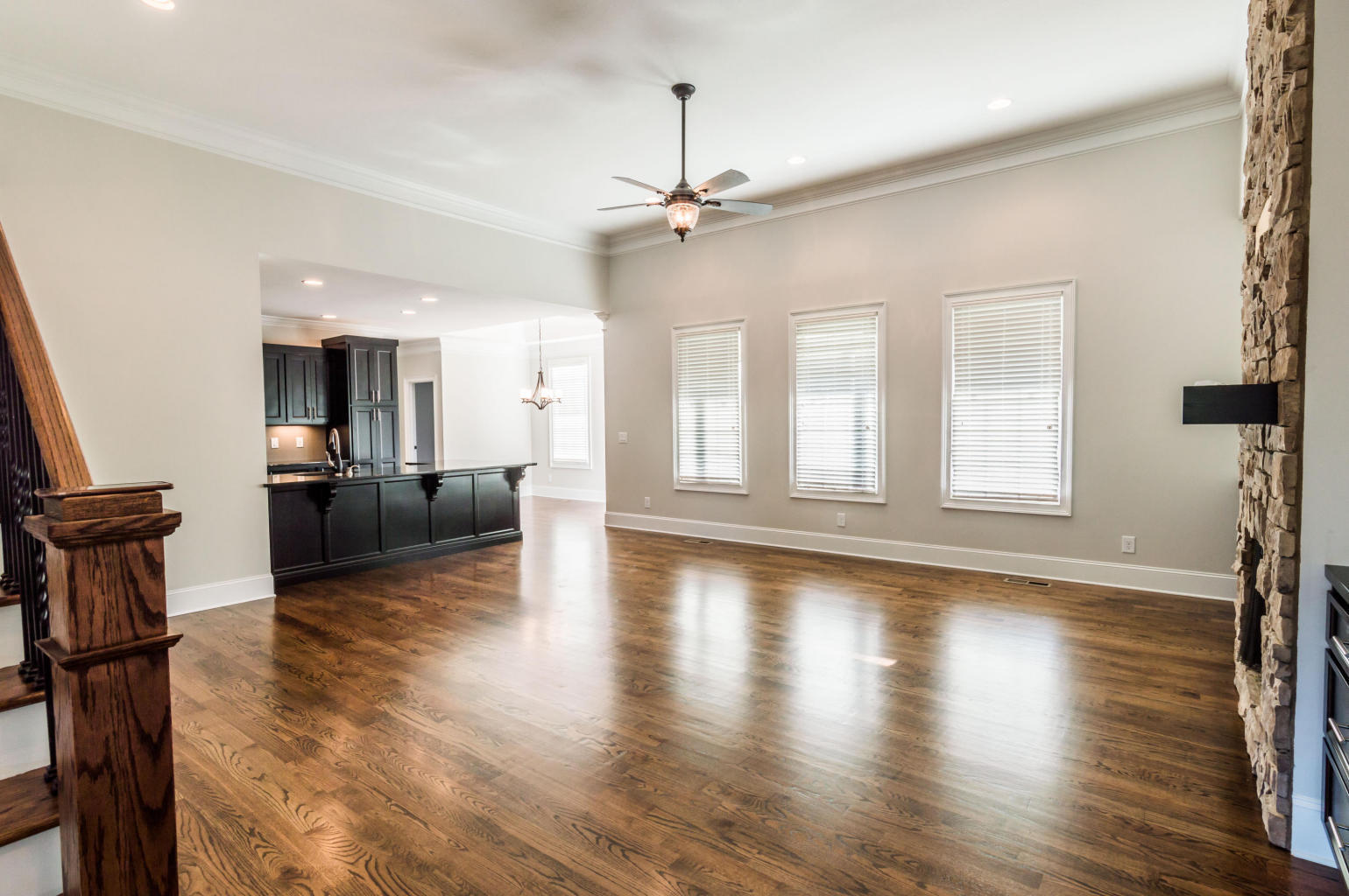 6575 Deep Canyon Road Hixson, TN 37343 - Photo 3 of 49 20160509182029791689000000-o