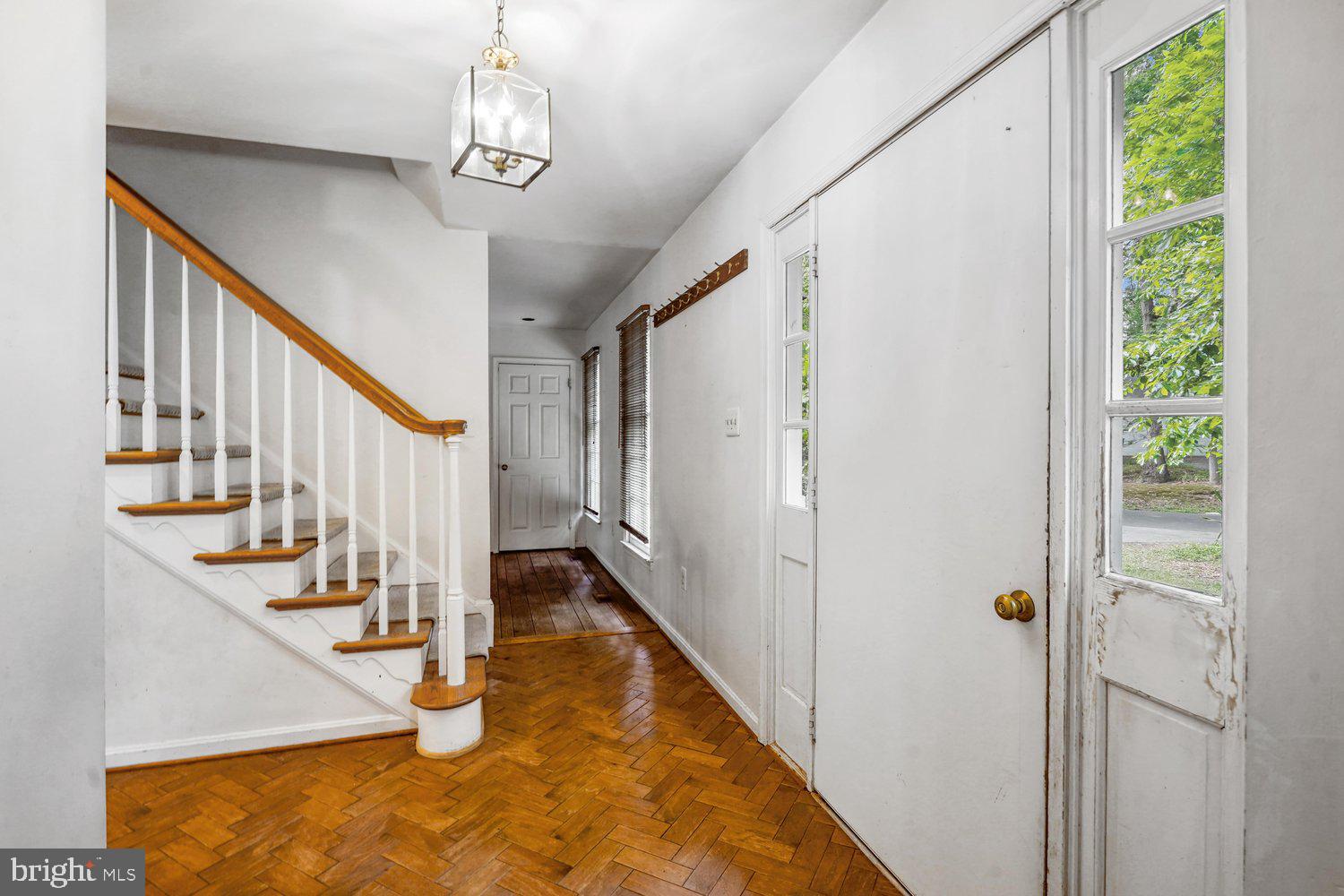 10802 Dayflower Court Reston, VA 20191 - Photo 2 of 44 Foyer