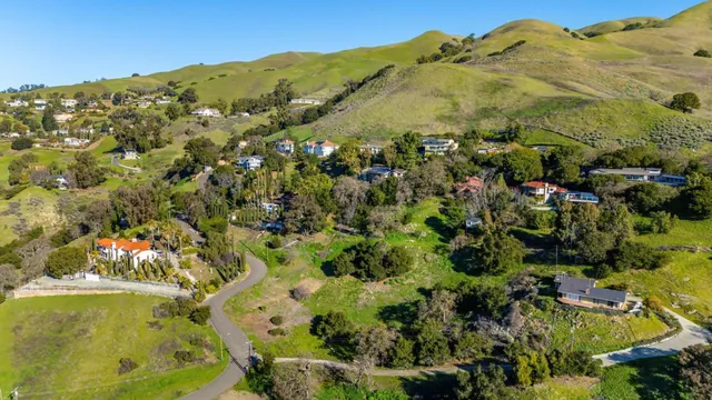 a view of a large building