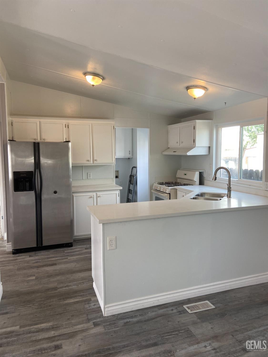 Undisclosed Address Bakersfield, CA 93314 - Photo 2 of 10