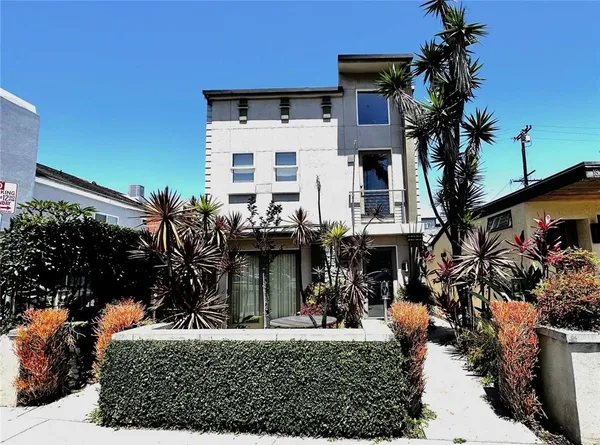 $6,600 | 1826 West Balboa Boulevard, Unit A, Newport Beach, CA 92663