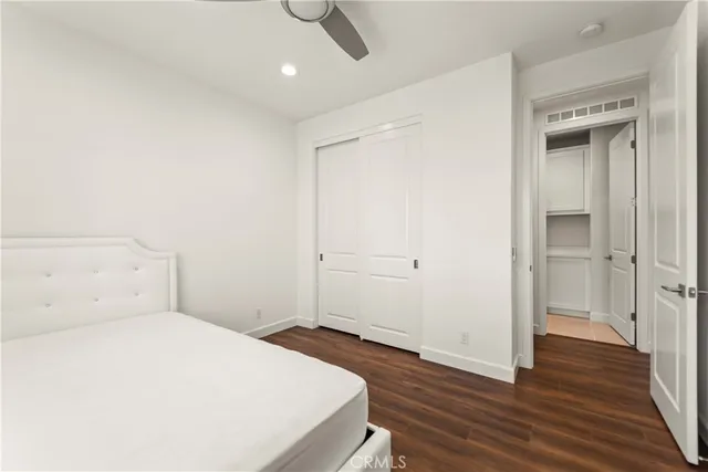 a bathroom with 2 sink and a mirror