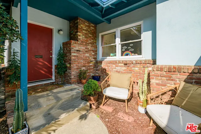 view of an outdoor sitting area